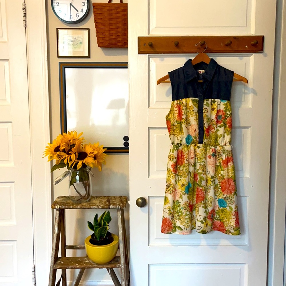Collared floral dress, size 5